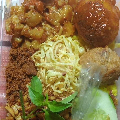 Nasi Kuning Telur Balado menu Nasi Kuning Mba Yanti, Cirebon