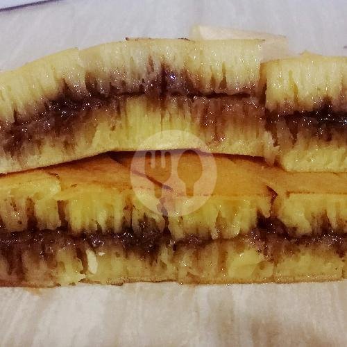 Martabak Terang Bulan Papi Yolland: Surga Kuliner di Malang yang Wajib Dikunjungi