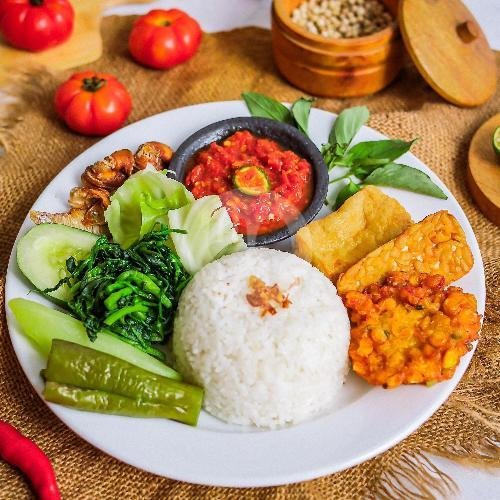 Nasi Tempong menu Dapur Mamio, Simpang Darmo Permai Utara