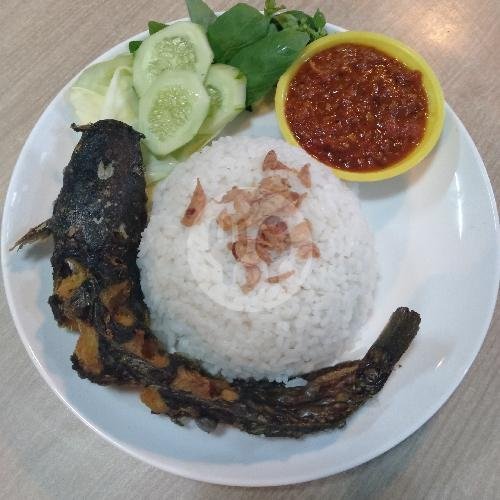 Pahe Nasi Pecel Lele Komplit menu Nasi Uduk & Pecel Lele Cendana, Sukarasa
