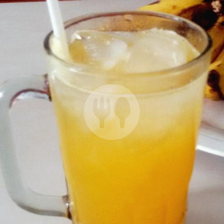 Es Teh menu Tahu Campur Sumber Jaya, Wonocolo