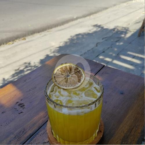 Es Kopi Susu Butterscotch menu Sumber Makmur Kopi, Sumbersari