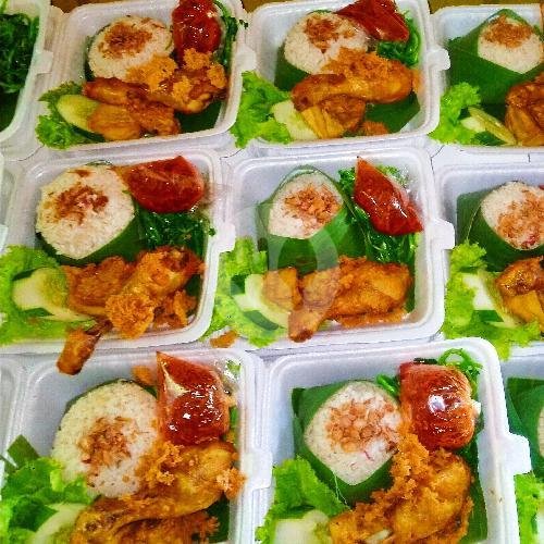 Nasi uduk Ayam Goreng sambal matah menu Kedai Keboen Gedang Nasi Uduk dan Sambelan, Jalan Raya Meri no 297A