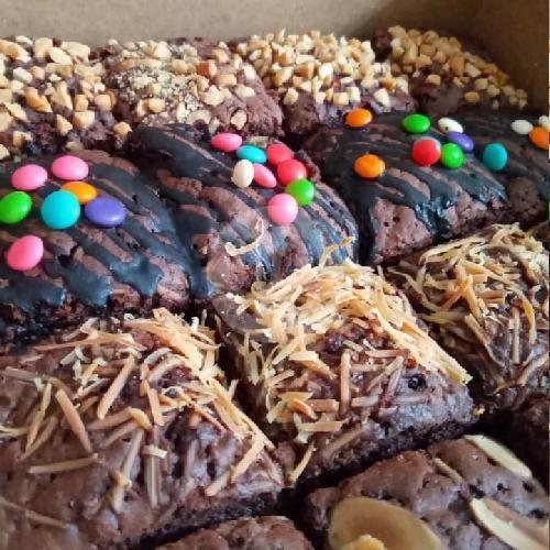 Brownies Oven Coklat menu Melia Bakery Dan Cake, Parasamya