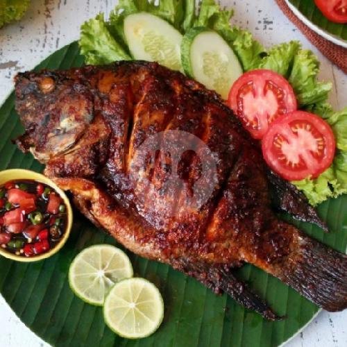 Review Ayam Bakar Djontor: Surga Makanan Pedas di Tawang