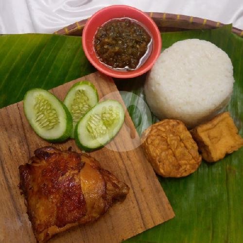 Paket komplit Ayam Geprek Jeletot menu Ayam Goreng Sambal Jodo, Kejaksan