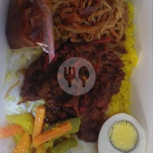 Nasi Kuning Komplit Spesial menu Nasi Kuning Luwuk, Manyar