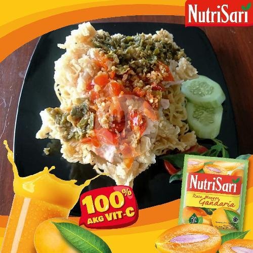 Nasi Jamur Crispy + Nutrisari Mangga Gandaria menu Lalapan Ayam Geprek Mbak Apeng, Tirto Taruno