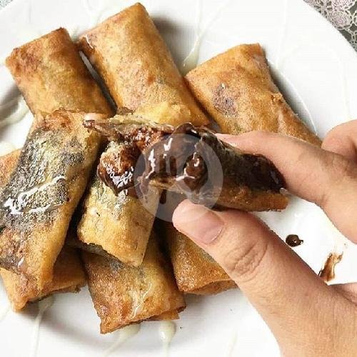 Pisang Crispy dan Es Degan Bu Loso: Surga Camilan di Semarang Barat