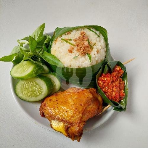 Nasi Daun Jeruk Ayam Bakar Komplit menu Kedai Ma Dede, Ayam Seuhah Ma Dede, Cibaligo