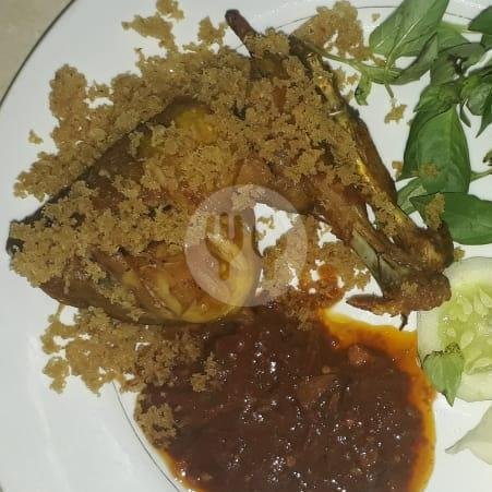 Paket Bawal Bakar menu Warung Makan Bu Mus, Gisikdrono