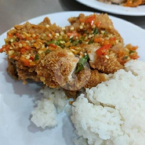 Ayam Goreng Besar 1/4 Ekor Sambal Lalapan ( Tampa Nasi) menu Ayam Goreng Superatlanta Krapyak Semarang, Purwoyoso
