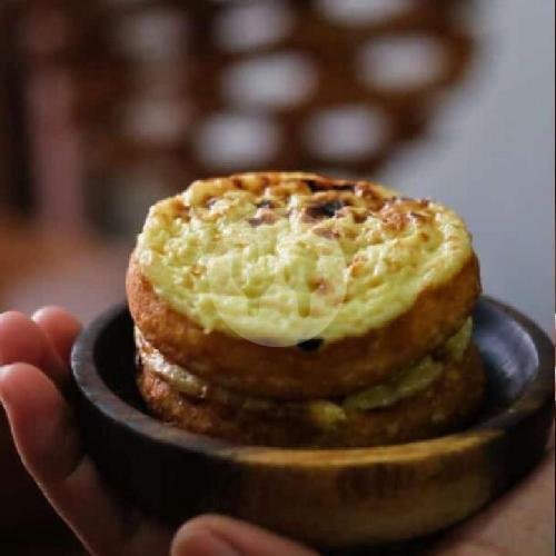 Kue Lumpur Galaxy: Nostalgia Manis di Tengah Surabaya