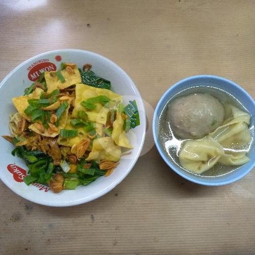 Dobel Baso Urat dan Kecil+ Tahu Baso Cklt ,Mineral 600ml dan Krpk Pangsit menu Mie Ayam Bakso Pak Man, Mampang Prapatan