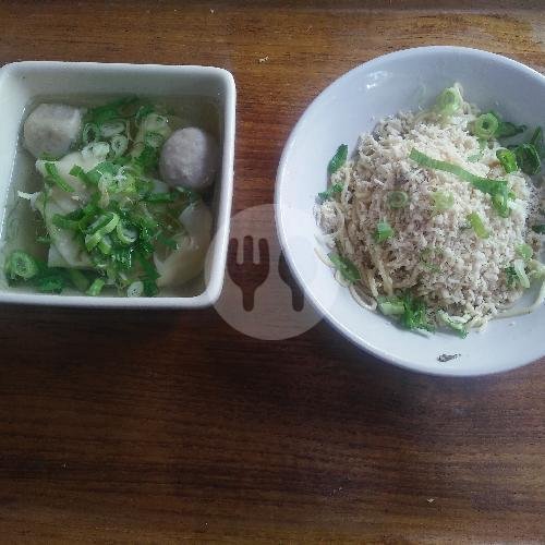Mie Baso Kuah menu Baso Akup, Cijagra