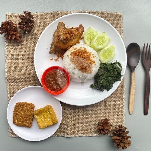 Ayam Dada (Pejantan) menu Ayam Goreng Kalasan Mbak Elly, Pasteur