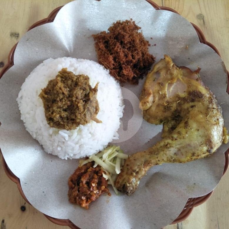 Ayam Goreng menu Bebek Doeloer, Danau Bratan