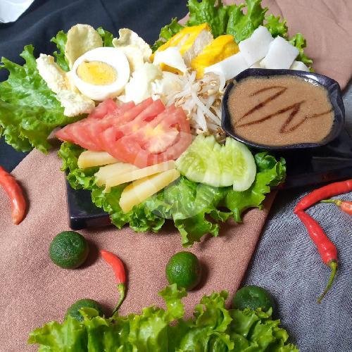 Ekstra Lontong menu Kupat Tahu dan Gado Gado, Sutami