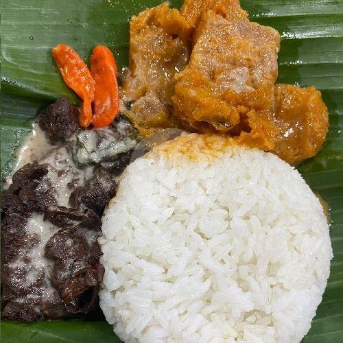 Nasi Gudeg Sambel Goreng Suwir menu Warung Gudeg Yogya dan Ayam Kremes Mbak Tipuk, Jebres