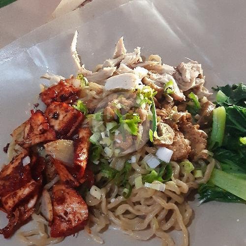 Pangsit Mie Pinangsia: Nostalgia Makanan Autentik di Jakarta