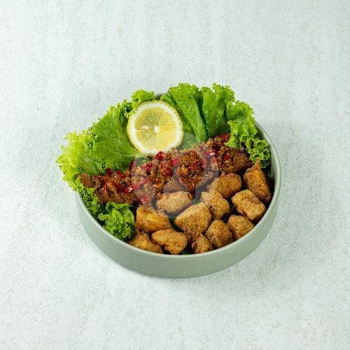 Iced Strawberry Tea menu Lucky 13 Coffee, Graha Padma