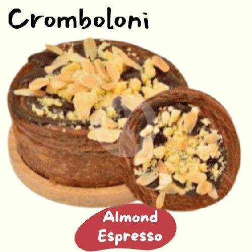 Cromboloni Vanilla Berry menu Nikita Roti And Cake, Kedurus