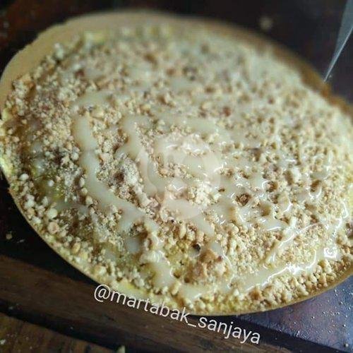 Keju Kismis menu Martabak Sanjaya, Sutisna Senjaya