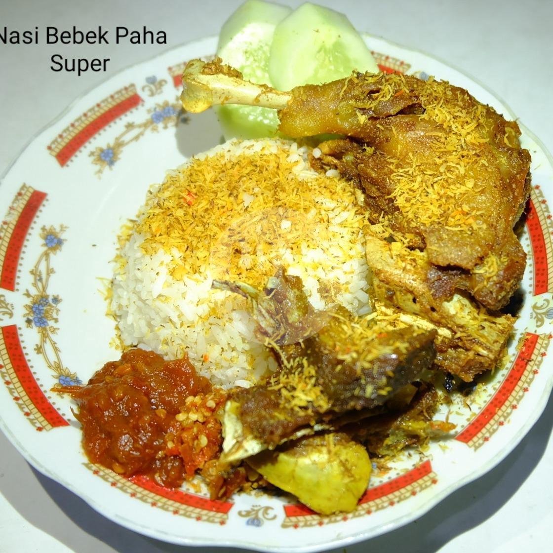 Nasi Bebek Tugu Pahlawan: Pengalaman Makan yang Memuaskan di Surabaya