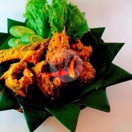 Ayam Bakar Dada/Paha (Lalapan + Sambel) menu Nasi Uduk H Syahrin 5683, Kebayoran Baru