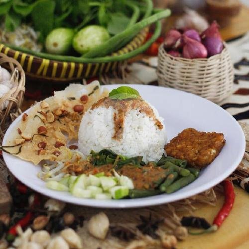 Omah Raos: Surga Kuliner Nasi Pecel dan Iga di Pondok Gede