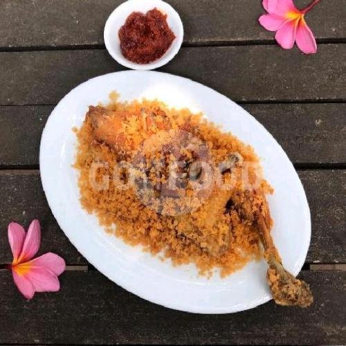 Ayam Goreng Setengah Ekor menu Ayam Goreng Ny Suharti, Sulawesi