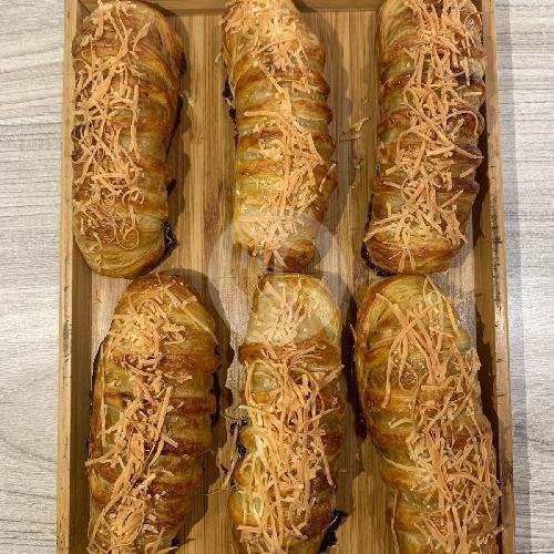 Bolen Lilit Coklat menu Waroeng Snoepen