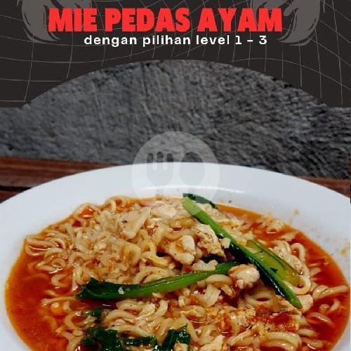 Nasi Goreng Hongkong + Es Kopi Susu menu Kwetiau Goreng Dan Nasi Goreng Seafood Makjoss, Batikan