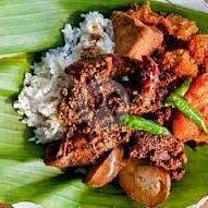 Nasi Gudeg Sambel Goreng Telor Tahu Suwir menu Warung Gudeg Yogya dan Ayam Kremes Mbak Tipuk, Jebres