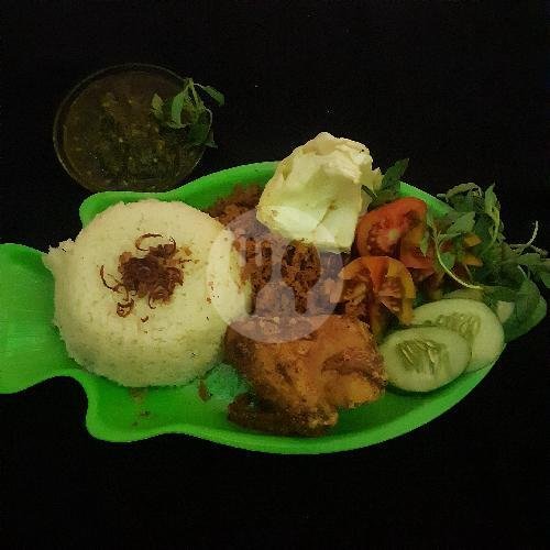 Kepala Ayam Kremes Tanpa Nasi menu Ayam Goreng Kremes Lombok Ijo Mak Tik, Margorejo Timur
