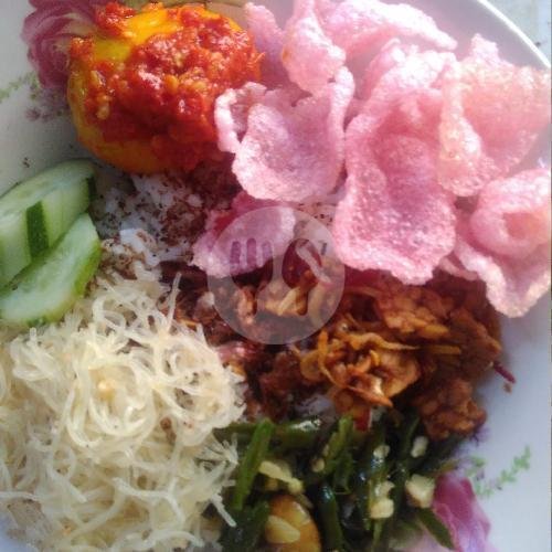 Lontong + Rendang/Dendeng menu Lontong Medan Ma' Gopi, Pulo Sirih Barat