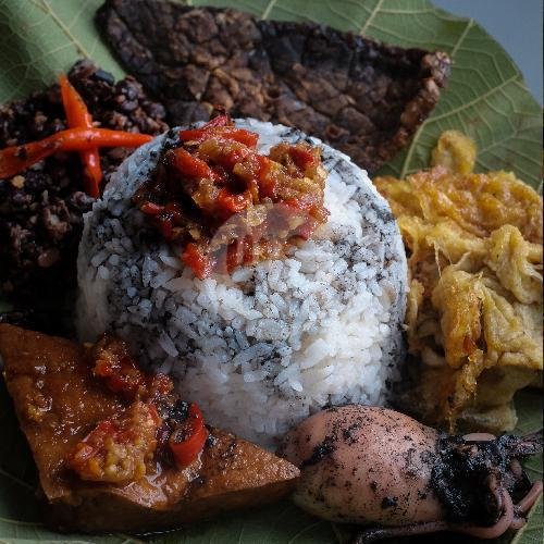 Nasi Jamblang & Cumi Hitam Blekutak Dapur Buluk: Pengalaman Kuliner Cirebon di Jakarta
