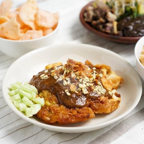 Lontong menu Tahu Campur Sumber Jaya, Wonocolo
