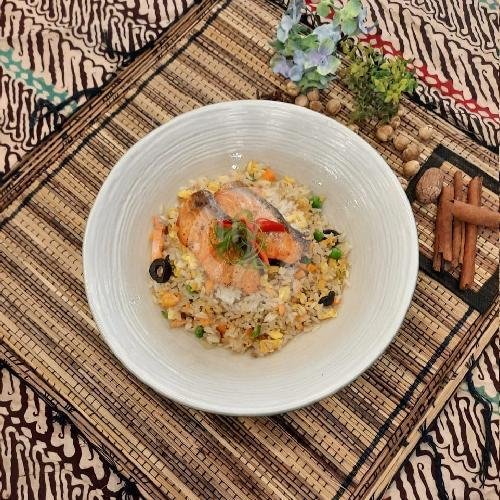 Nasi Goreng Salmon menu Cafe & Resto Papa Bob - Bintaro Sektor 1, Pesanggrahan