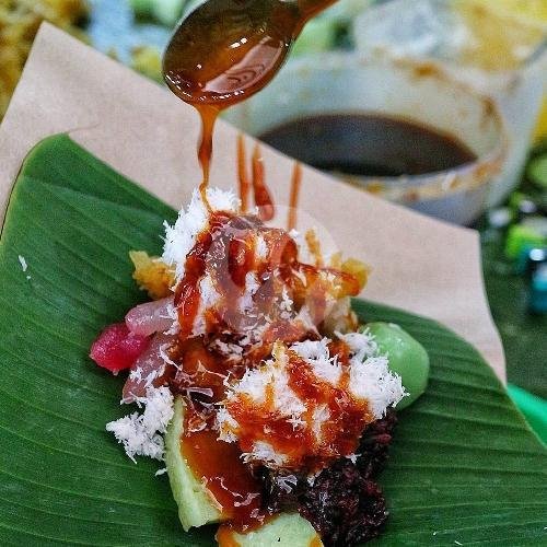 Review Jajanan Pasar Si Mbah: Nostalgia Jajanan Jadul di Malang