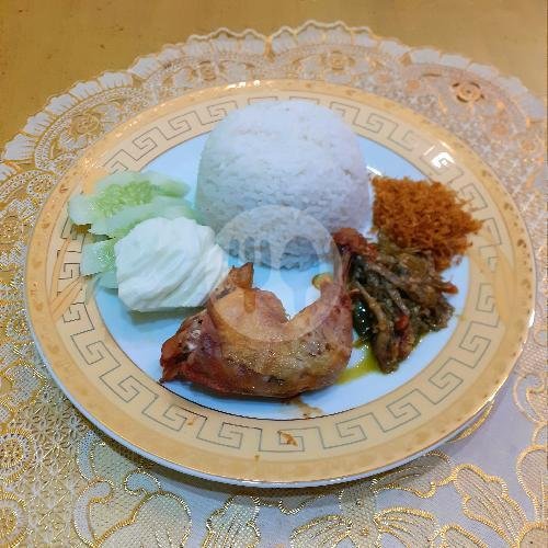 Paket Ayam  Goreng Tahu+Tempe menu Ayam Serundeng Ibu Azka, Setiabudi