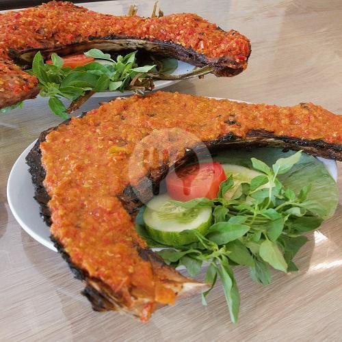 Kue Perahu menu Olamita Ikan Bakar Gorontalo, Jatinegara Timur