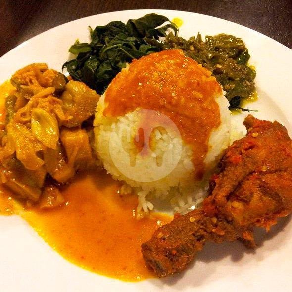 Nasi Ayam Pop menu RM Putri Minang, Meruya