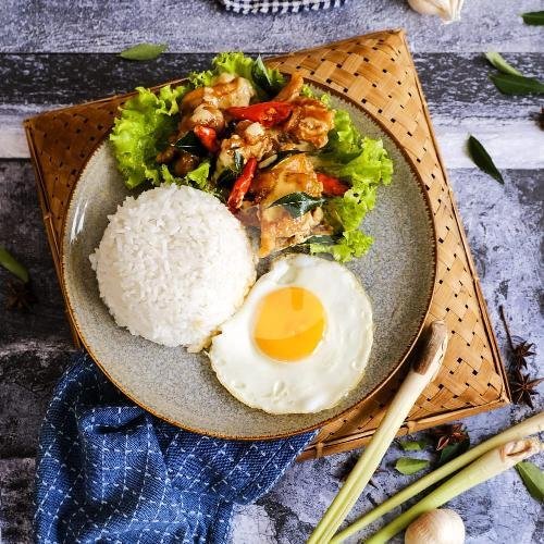 Chicken Rice Set Steamed menu Wee Nam Kee, Semarang