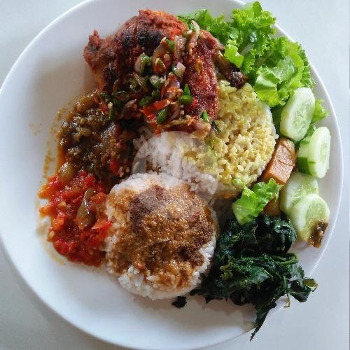 Nasi Ayam Pop Gratis Es Teh Manis menu Nasi Padang Rm. Melati Indah Masakan Padang