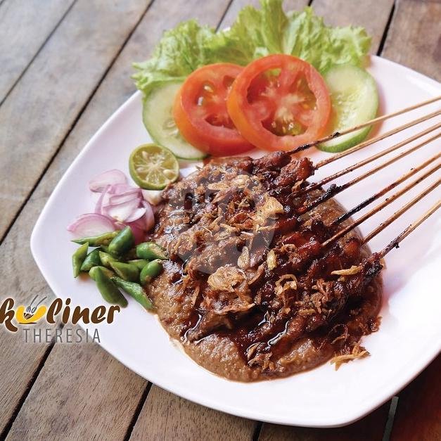 Lontong menu Kuliner Theresia, Gereja Theresia