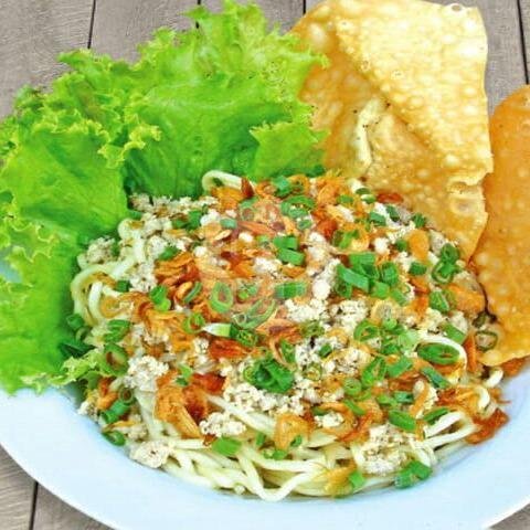 Review Depot Pangsit Mie Bromo Pojok: Makanan Enak dan Suasana Cozy di Malang