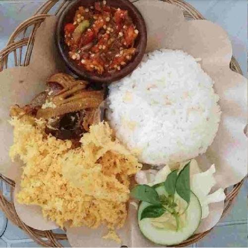 Nasi Telur goreng kremes menu LESEHAN MAS YUDE