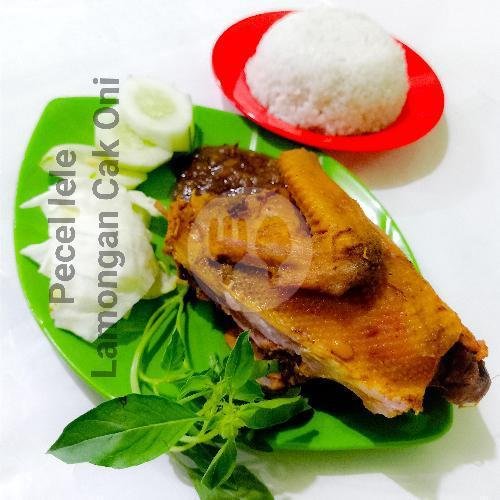 Seporsi Kpala Ayam menu Pecel Lele Lamongan Cak Oni, Megu Cilik