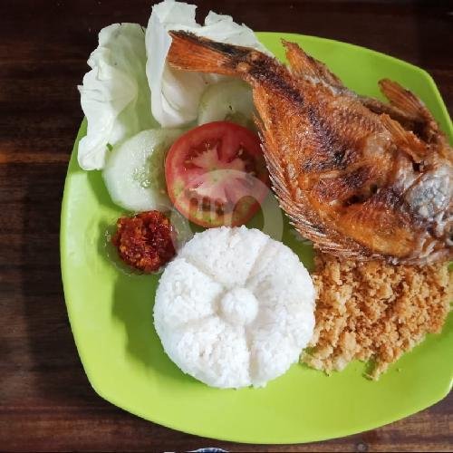 Nasi Goreng Telur + Minum menu Warung Makan Bu Sinder, Jebres